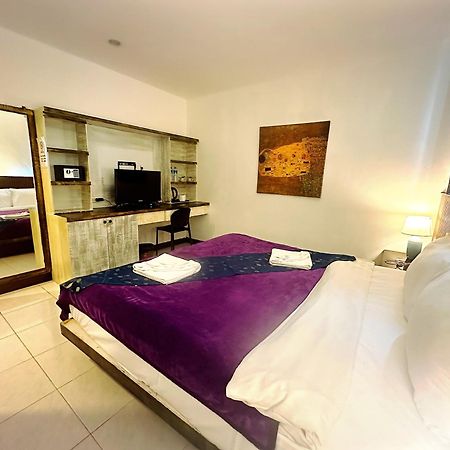 The Shades Hotel 50 Meter Beach Front Patong Exterior foto