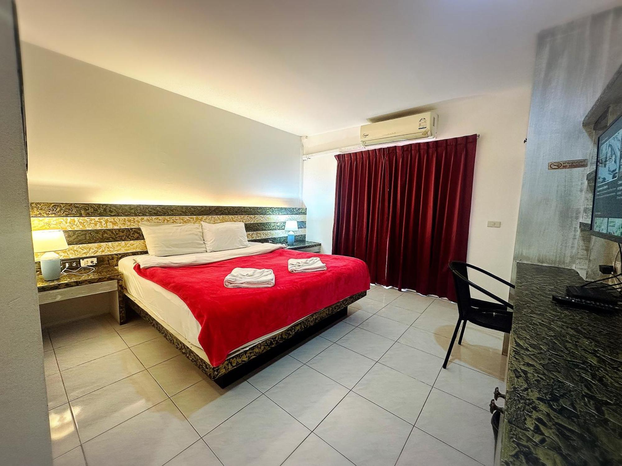 The Shades Hotel 50 Meter Beach Front Patong Exterior foto