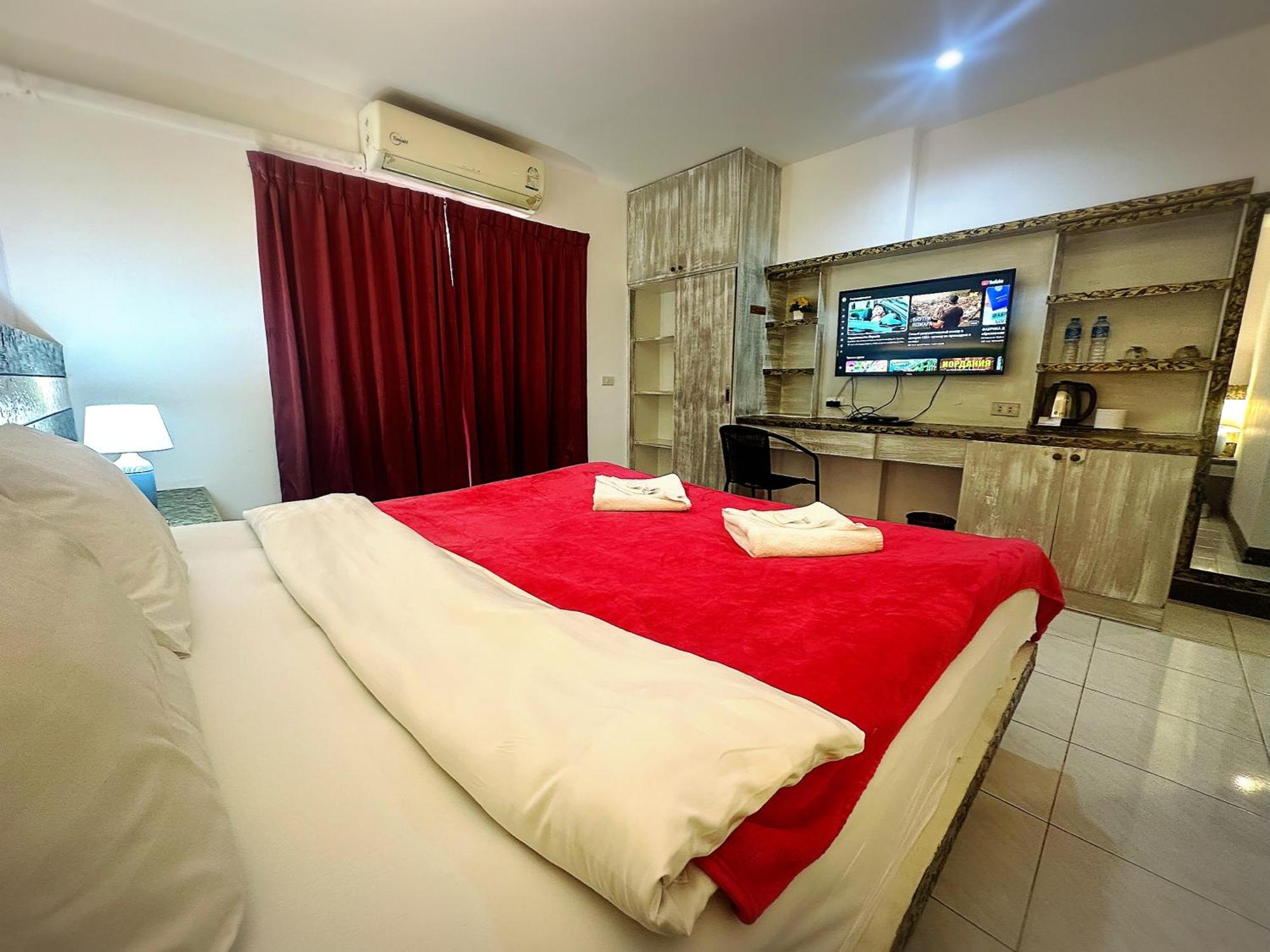 The Shades Hotel 50 Meter Beach Front Patong Exterior foto