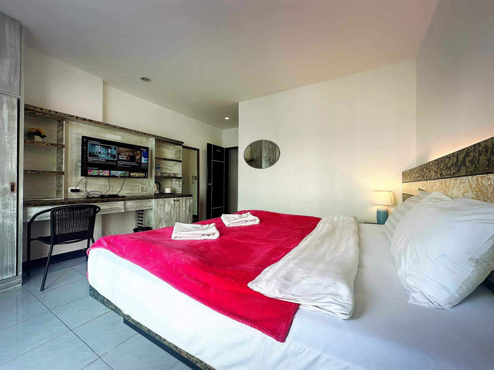 The Shades Hotel 50 Meter Beach Front Patong Exterior foto