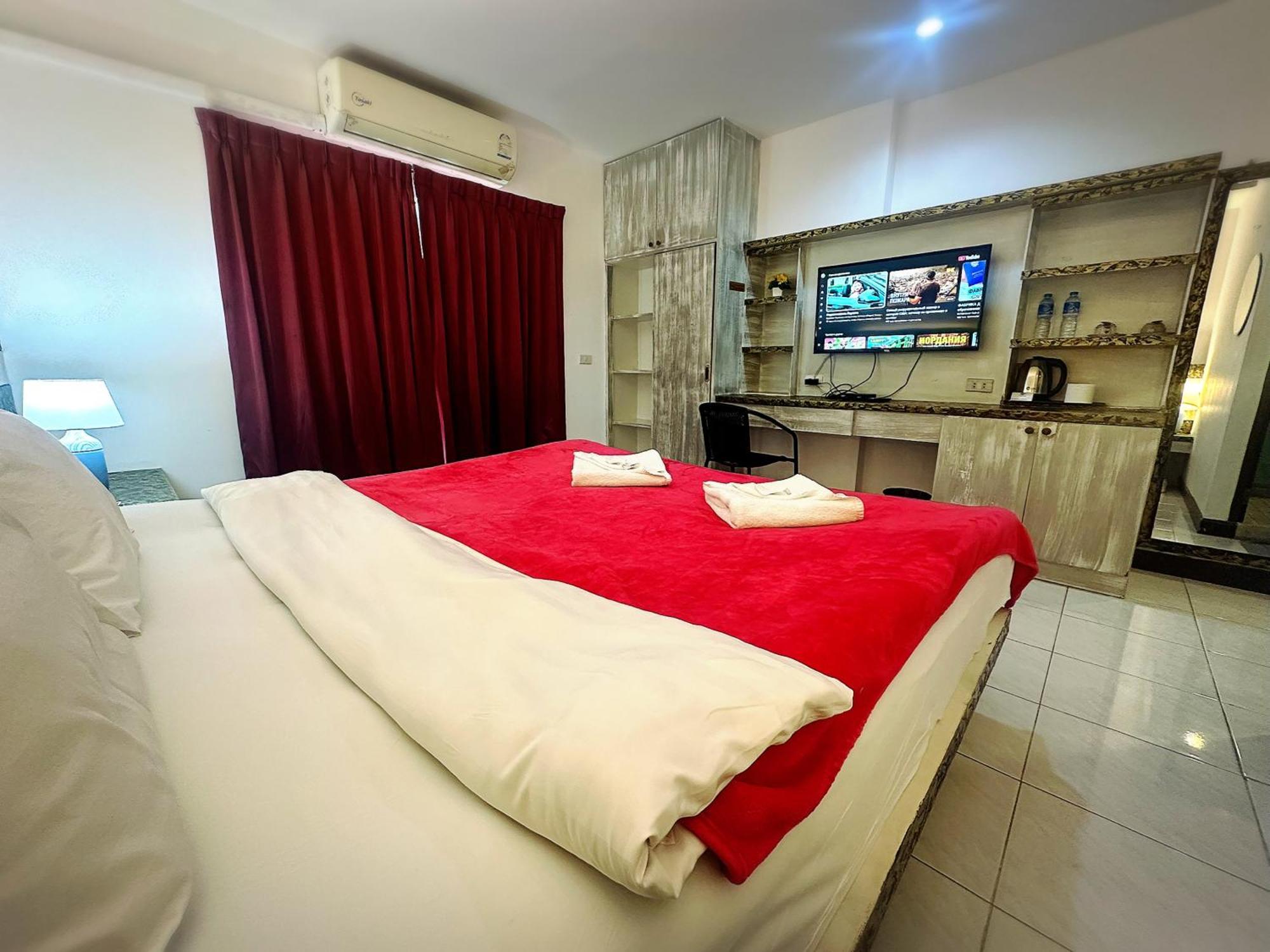 The Shades Hotel 50 Meter Beach Front Patong Exterior foto